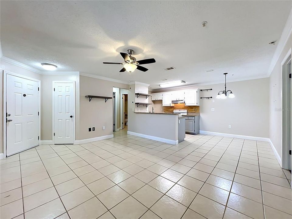 En Venta: $179,900 (2 camas, 2 baños, 1019 Pies cuadrados)