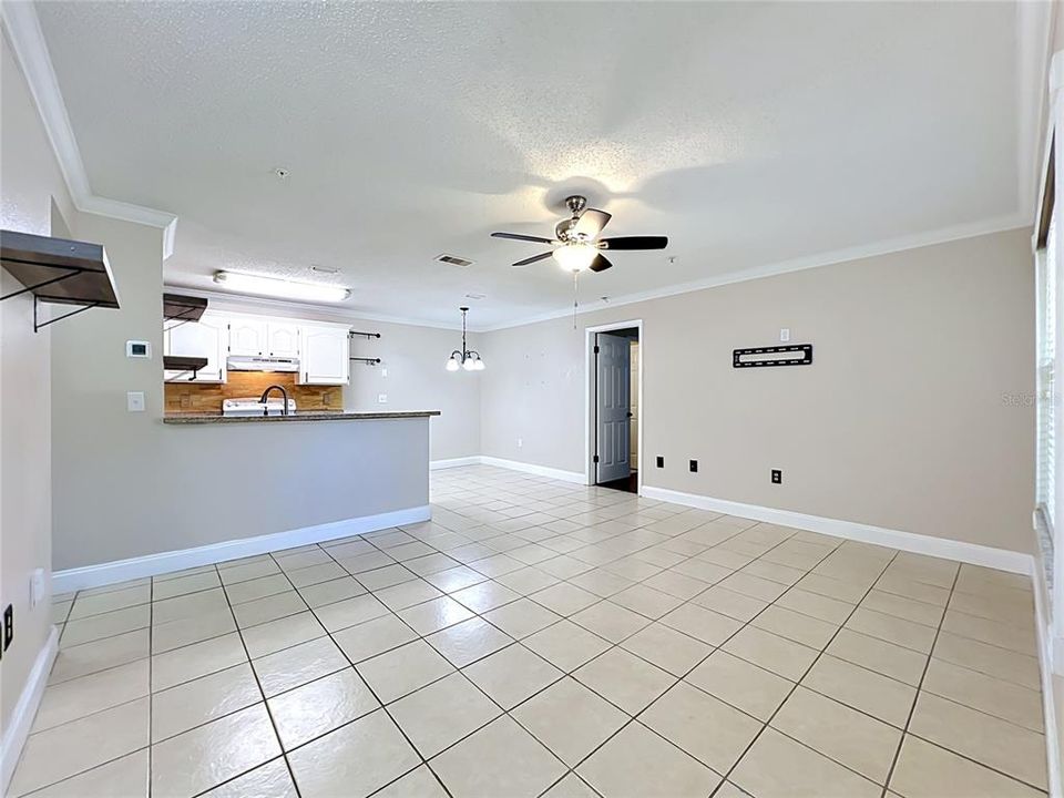 En Venta: $179,900 (2 camas, 2 baños, 1019 Pies cuadrados)