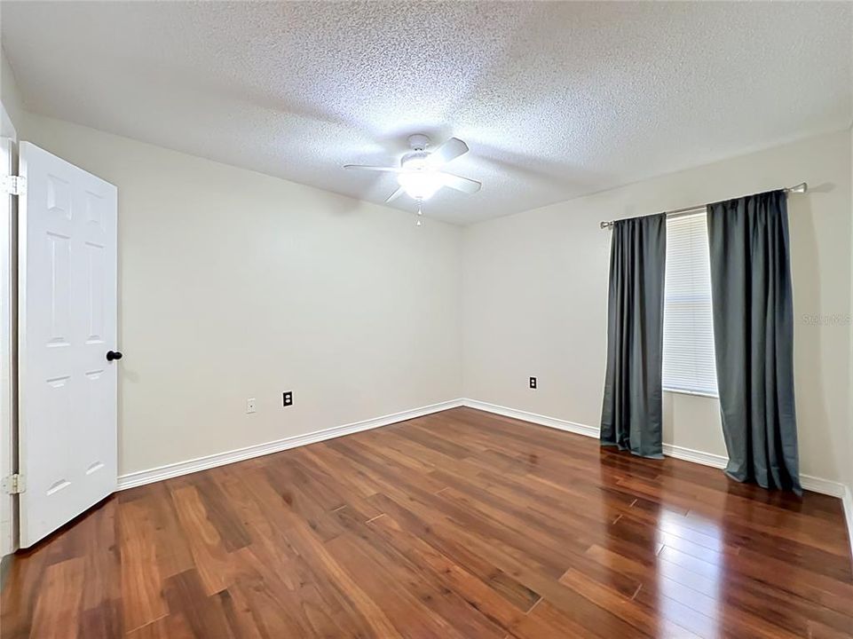 En Venta: $179,900 (2 camas, 2 baños, 1019 Pies cuadrados)