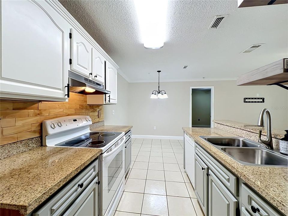 En Venta: $179,900 (2 camas, 2 baños, 1019 Pies cuadrados)