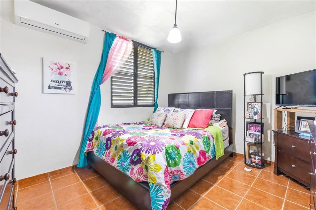 For Sale: $390,000 (3 beds, 2 baths, 1940 Square Feet)