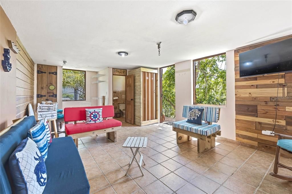 For Sale: $390,000 (3 beds, 2 baths, 1940 Square Feet)