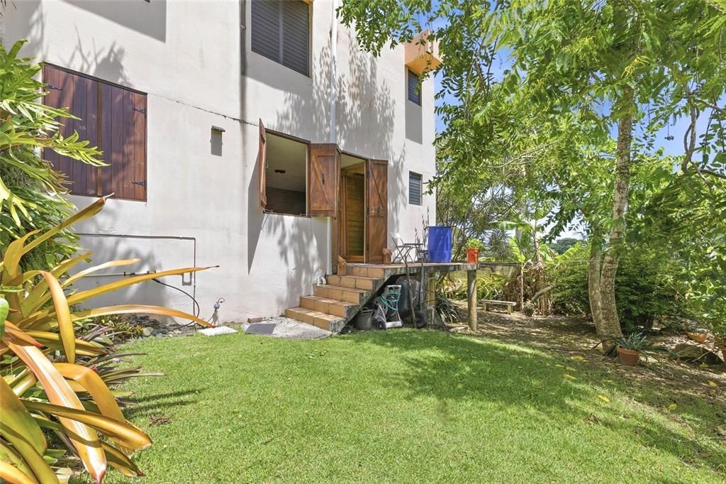 For Sale: $390,000 (3 beds, 2 baths, 1940 Square Feet)