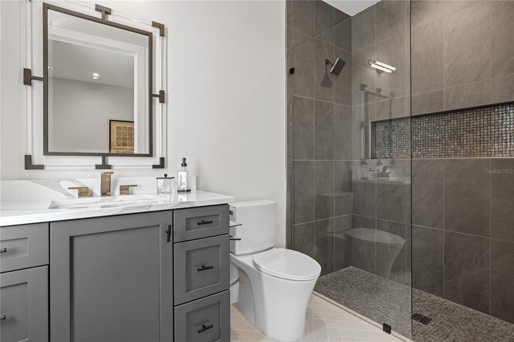 Activo con contrato: $3,495,000 (5 camas, 5 baños, 5001 Pies cuadrados)