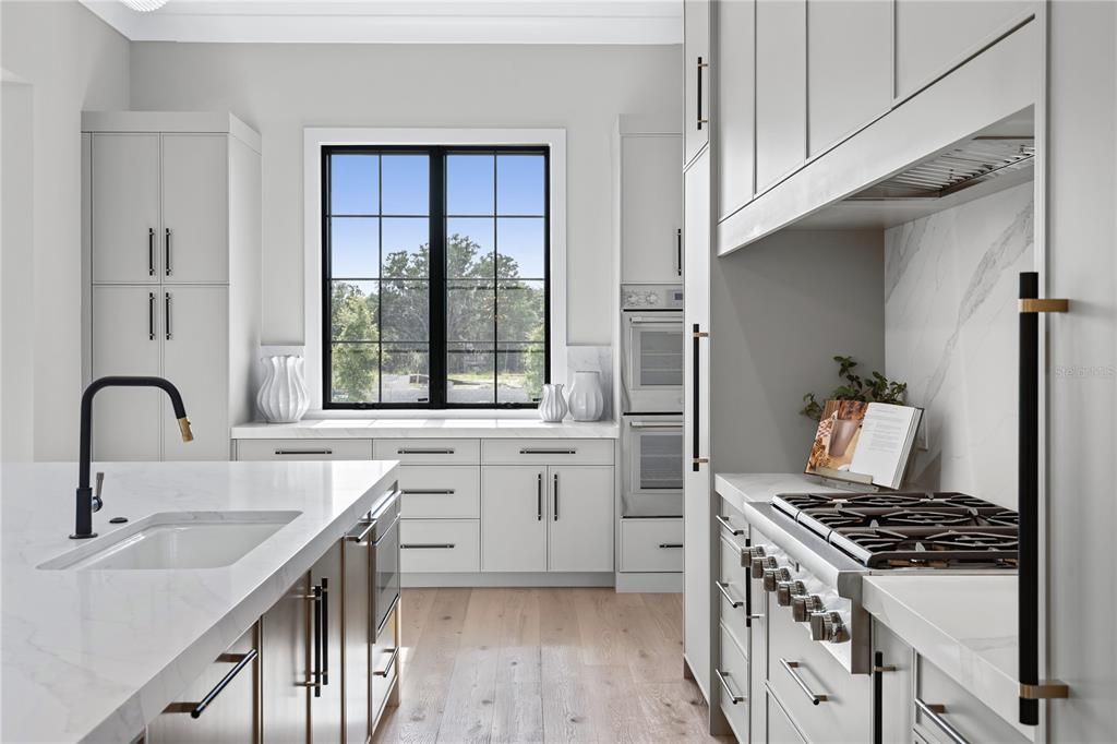 Activo con contrato: $3,495,000 (5 camas, 5 baños, 5001 Pies cuadrados)