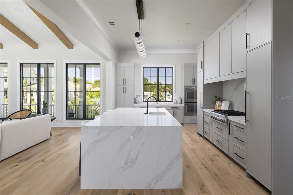 Activo con contrato: $3,495,000 (5 camas, 5 baños, 5001 Pies cuadrados)