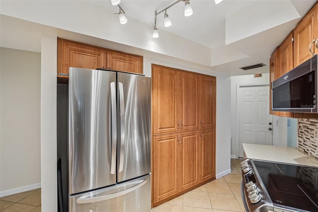 For Sale: $519,900 (3 beds, 2 baths, 2160 Square Feet)