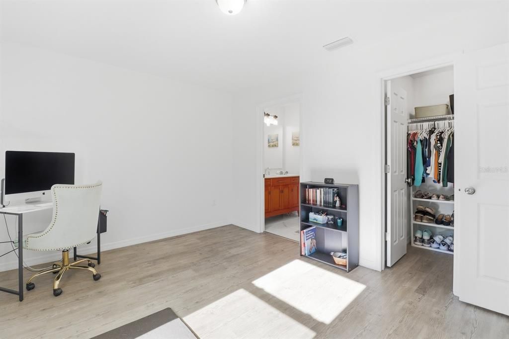 Active With Contract: $225,000 (3 beds, 2 baths, 1201 Square Feet)