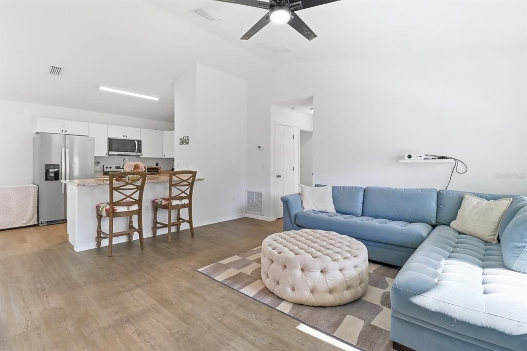 Active With Contract: $225,000 (3 beds, 2 baths, 1201 Square Feet)