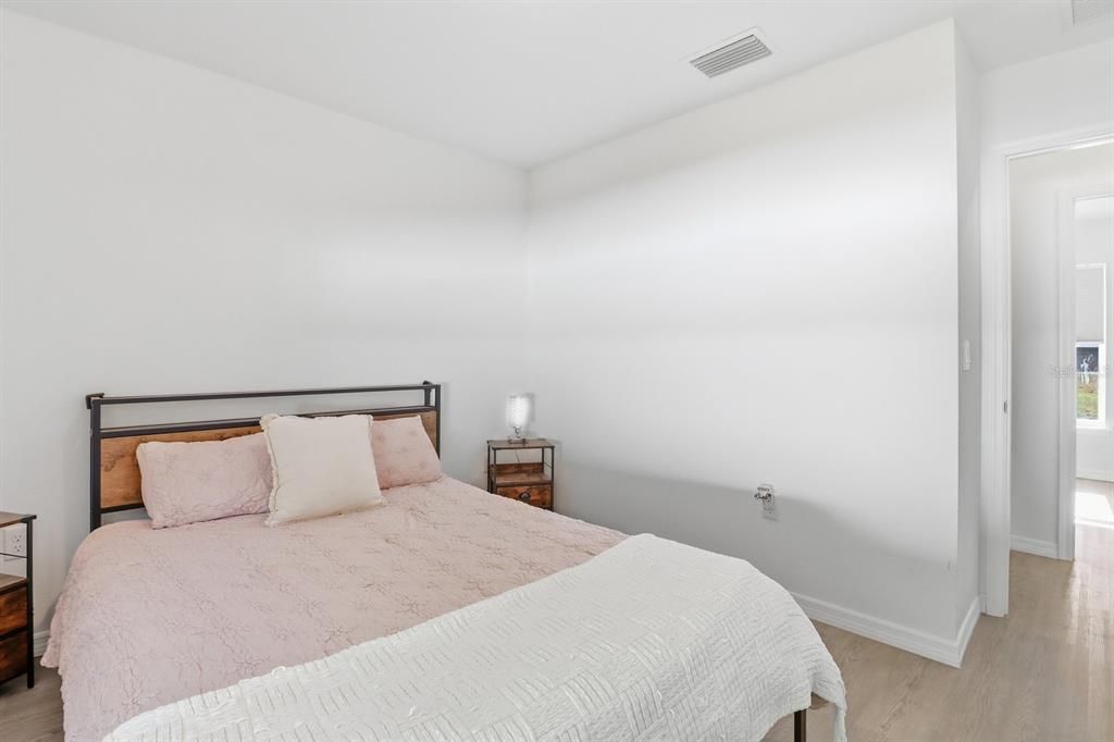 Active With Contract: $225,000 (3 beds, 2 baths, 1201 Square Feet)