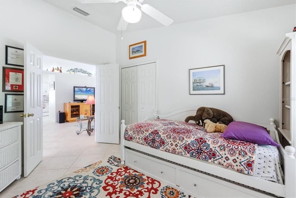 Activo con contrato: $359,000 (3 camas, 2 baños, 1648 Pies cuadrados)