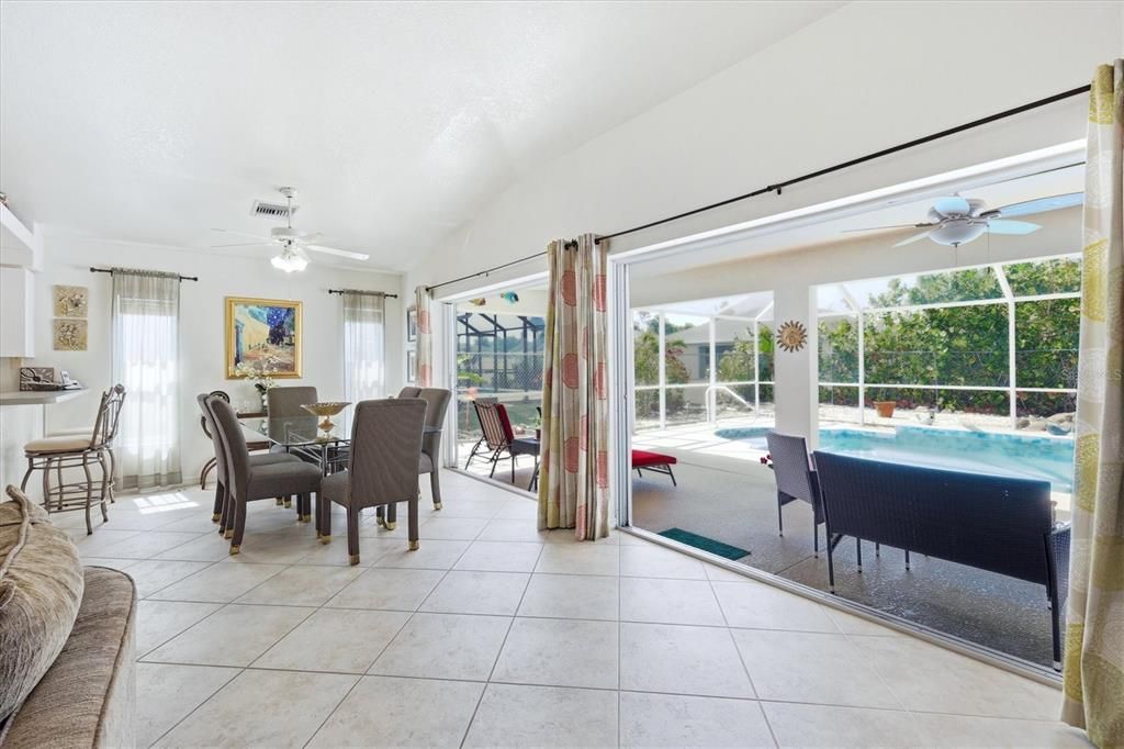 Activo con contrato: $359,000 (3 camas, 2 baños, 1648 Pies cuadrados)