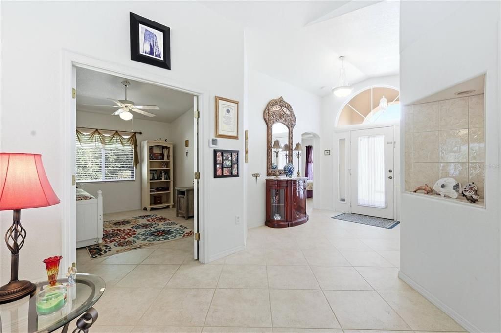 Activo con contrato: $359,000 (3 camas, 2 baños, 1648 Pies cuadrados)