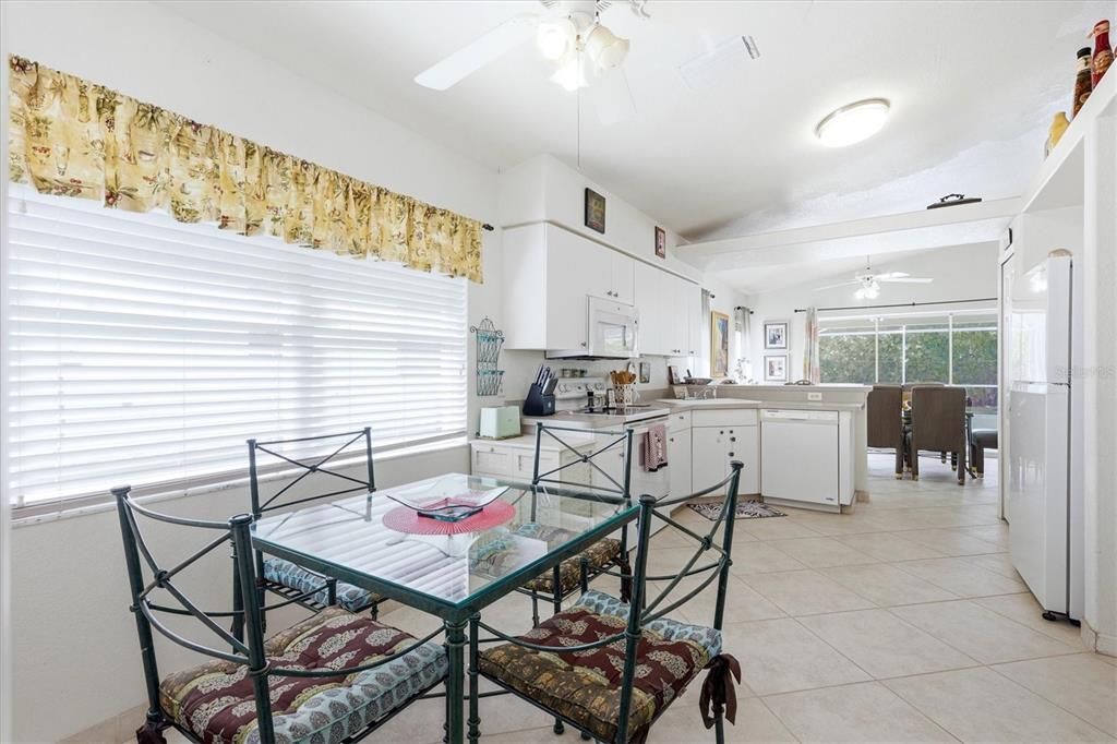 Activo con contrato: $359,000 (3 camas, 2 baños, 1648 Pies cuadrados)