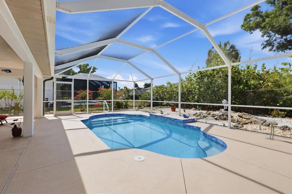 Activo con contrato: $359,000 (3 camas, 2 baños, 1648 Pies cuadrados)