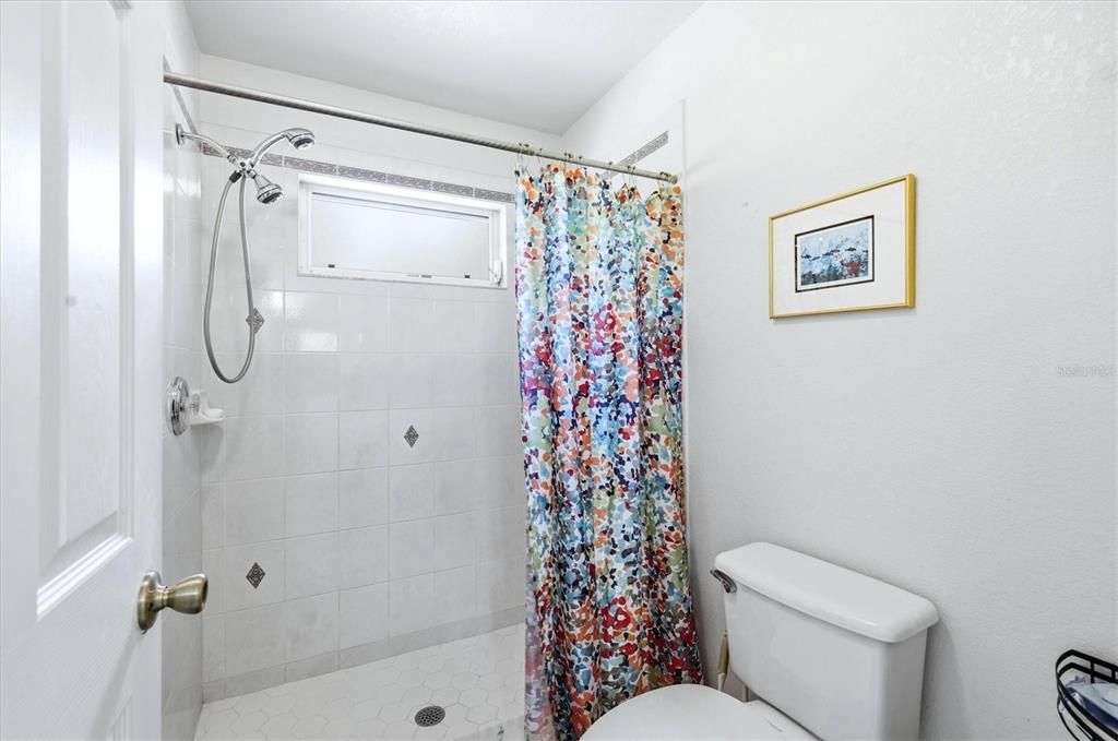 Activo con contrato: $359,000 (3 camas, 2 baños, 1648 Pies cuadrados)