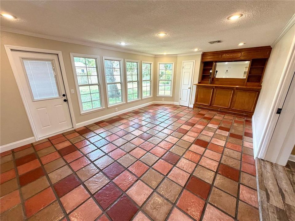 En Venta: $395,000 (3 camas, 2 baños, 1940 Pies cuadrados)