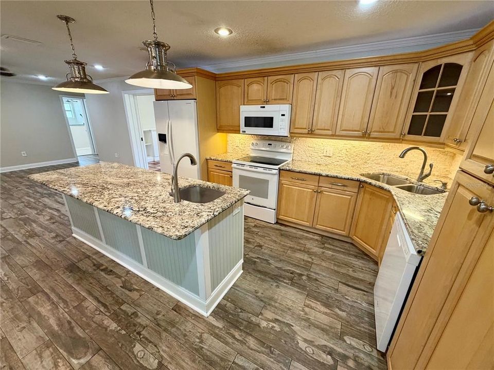 En Venta: $395,000 (3 camas, 2 baños, 1940 Pies cuadrados)