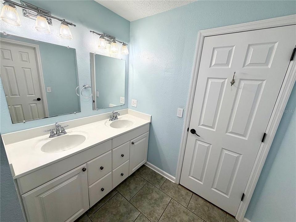 En Venta: $395,000 (3 camas, 2 baños, 1940 Pies cuadrados)