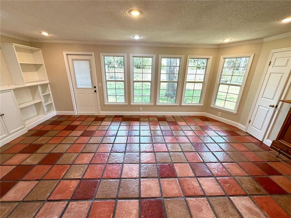 En Venta: $395,000 (3 camas, 2 baños, 1940 Pies cuadrados)