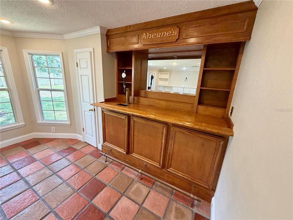 En Venta: $395,000 (3 camas, 2 baños, 1940 Pies cuadrados)