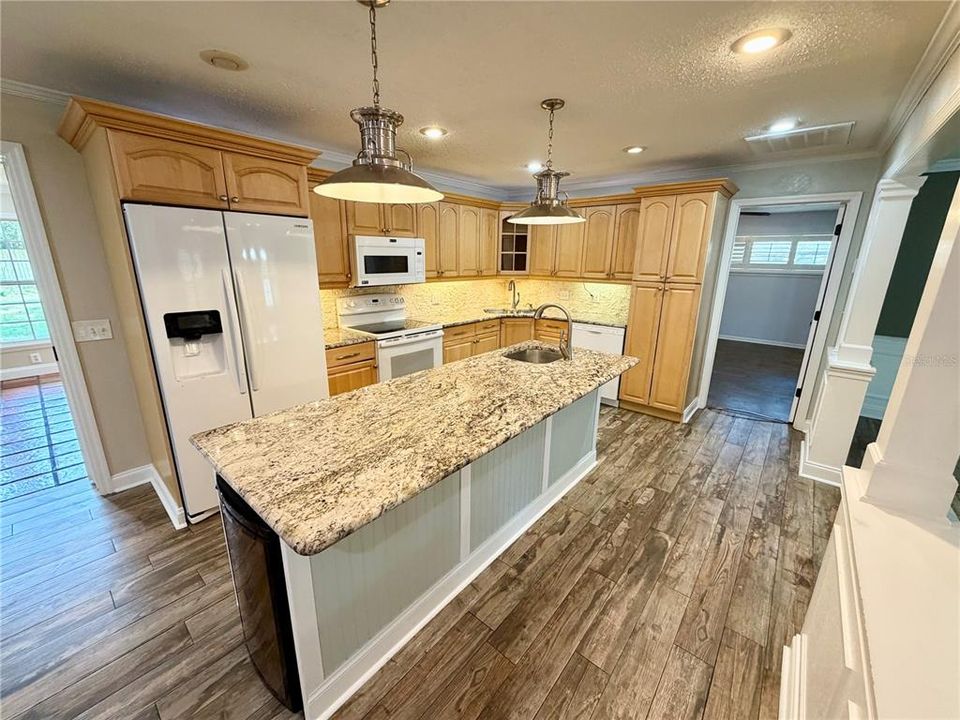 En Venta: $395,000 (3 camas, 2 baños, 1940 Pies cuadrados)