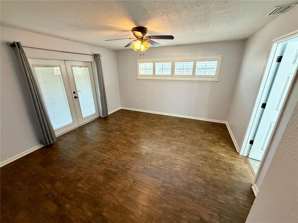 En Venta: $395,000 (3 camas, 2 baños, 1940 Pies cuadrados)