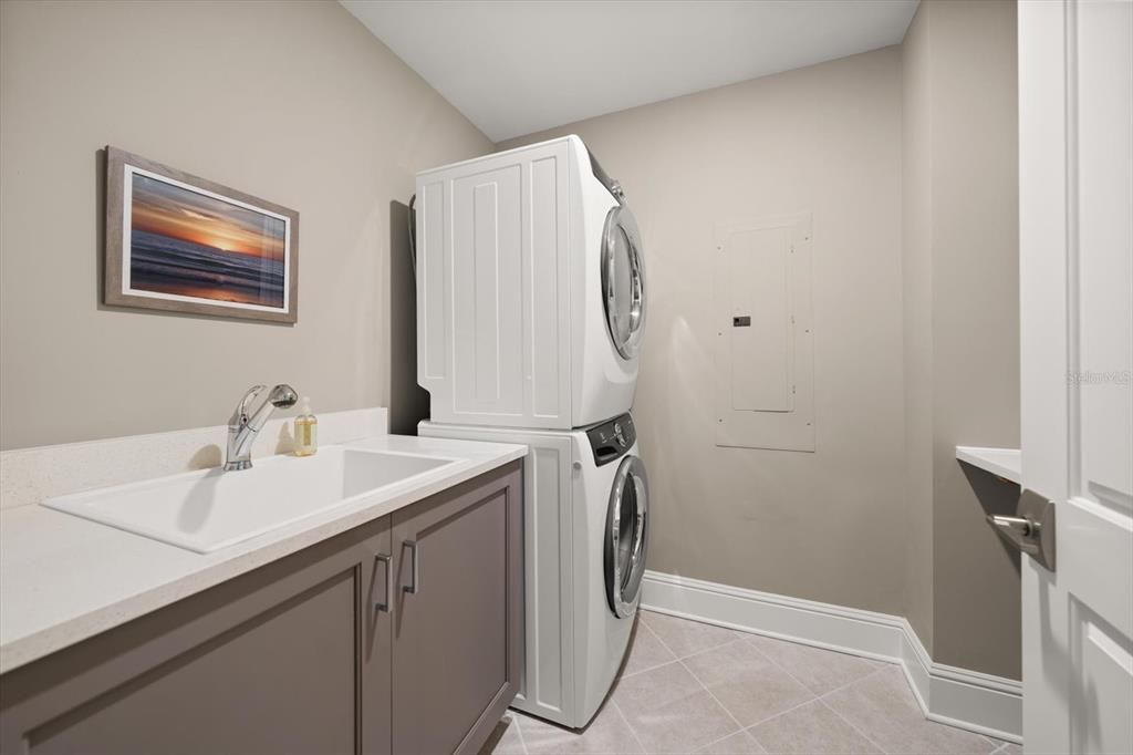 For Sale: $2,000,000 (3 beds, 2 baths, 2348 Square Feet)