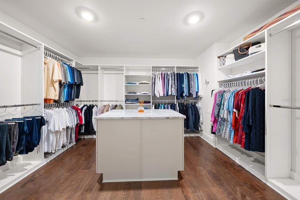For Sale: $2,000,000 (3 beds, 2 baths, 2348 Square Feet)