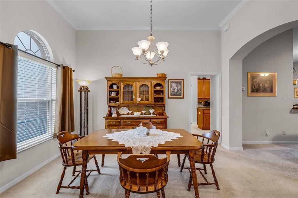 Activo con contrato: $540,000 (4 camas, 3 baños, 3173 Pies cuadrados)