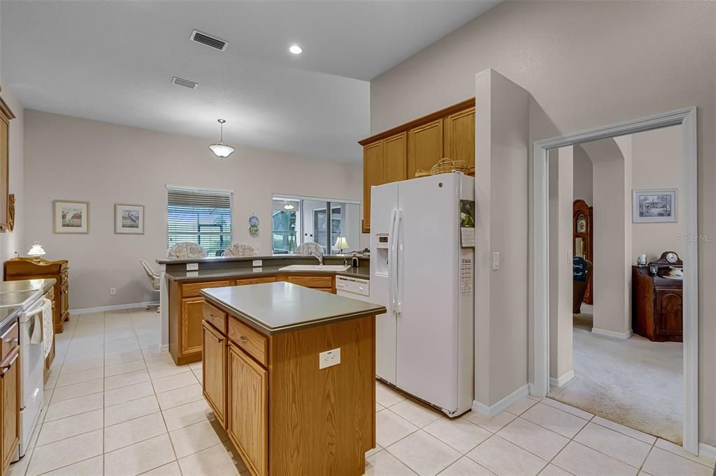 Activo con contrato: $540,000 (4 camas, 3 baños, 3173 Pies cuadrados)
