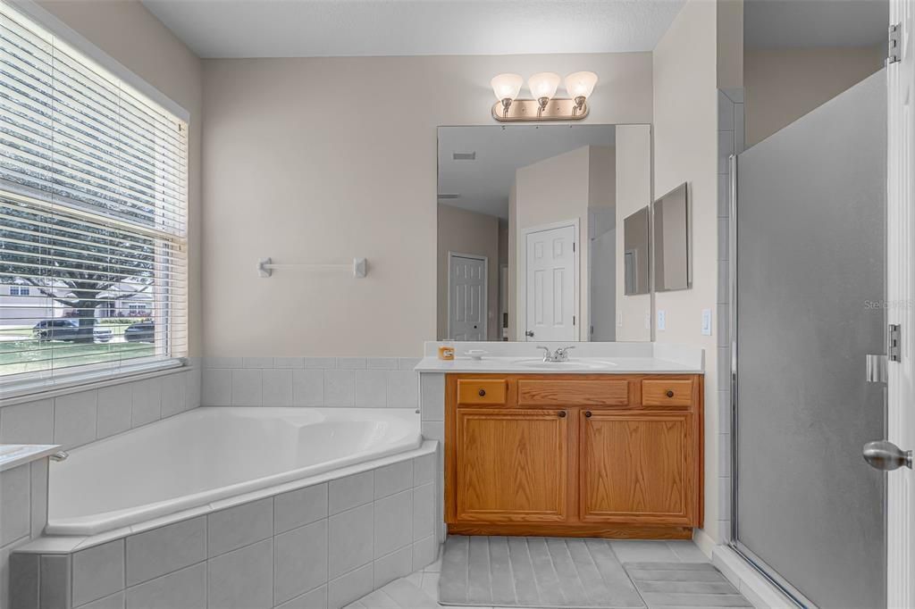 Activo con contrato: $540,000 (4 camas, 3 baños, 3173 Pies cuadrados)