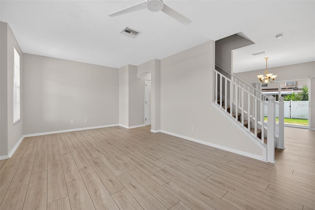 Active With Contract: $228,500 (2 beds, 2 baths, 1297 Square Feet)