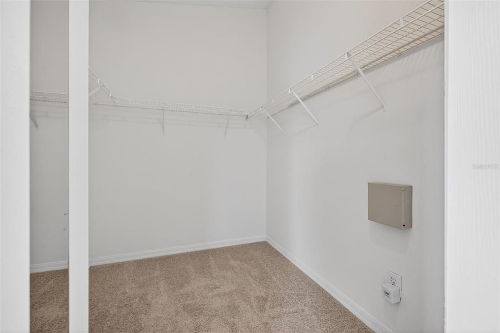 Active With Contract: $228,500 (2 beds, 2 baths, 1297 Square Feet)
