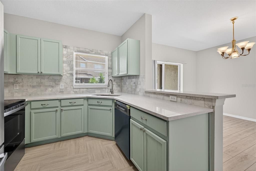 Active With Contract: $228,500 (2 beds, 2 baths, 1297 Square Feet)