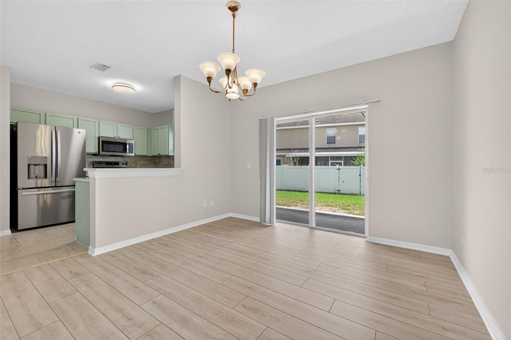 Active With Contract: $228,500 (2 beds, 2 baths, 1297 Square Feet)