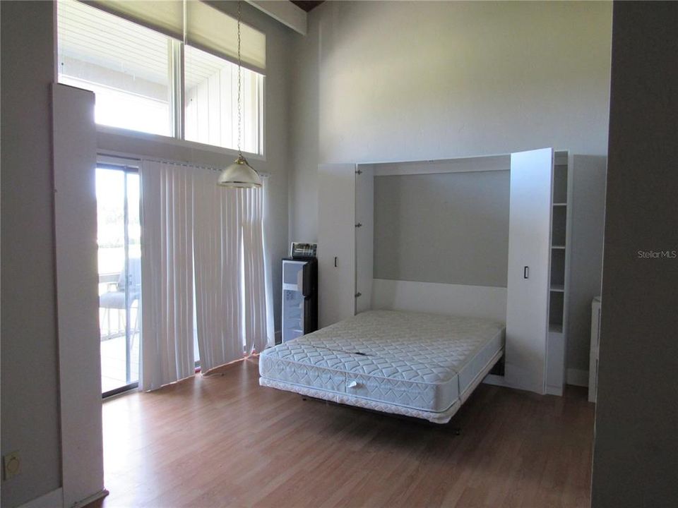 В аренду: $695 (0 спален, 1 ванн, 411 Квадратных фут)