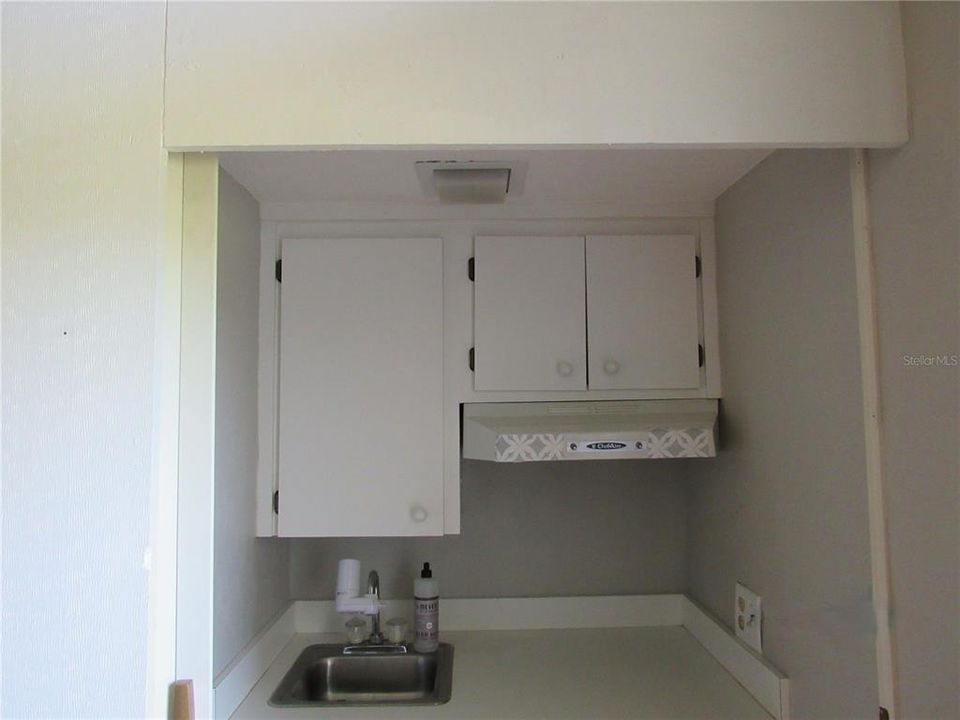 В аренду: $695 (0 спален, 1 ванн, 411 Квадратных фут)