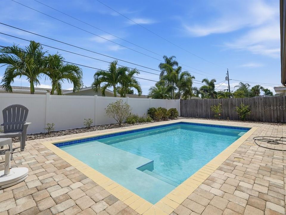 Activo con contrato: $650,000 (4 camas, 2 baños, 1970 Pies cuadrados)