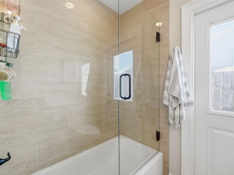 Activo con contrato: $650,000 (4 camas, 2 baños, 1970 Pies cuadrados)