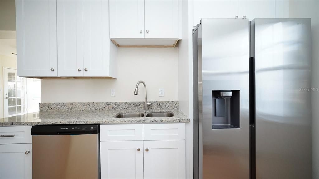 Active With Contract: $3,000 (3 beds, 2 baths, 1224 Square Feet)