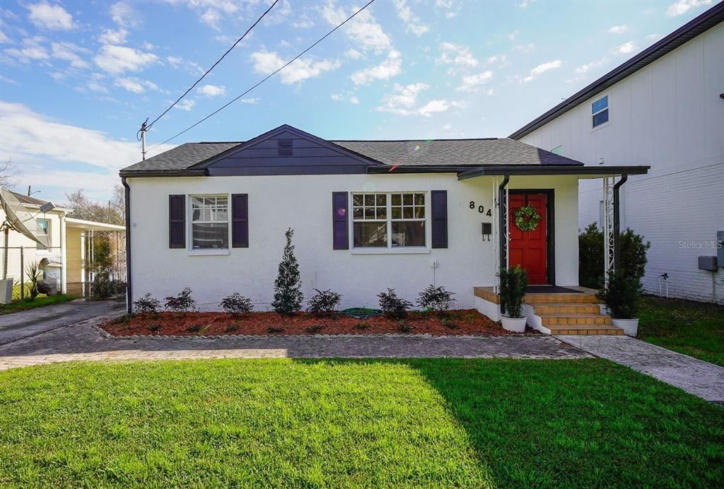 Active With Contract: $3,000 (3 beds, 2 baths, 1224 Square Feet)