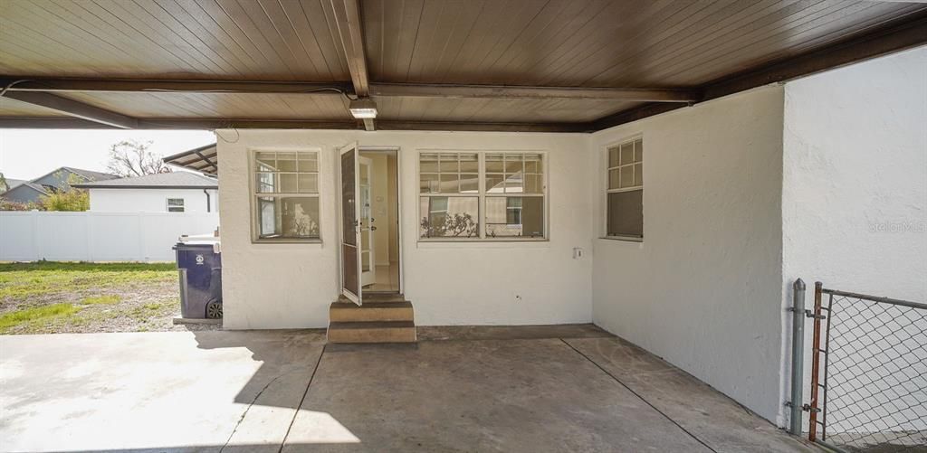 Active With Contract: $3,000 (3 beds, 2 baths, 1224 Square Feet)