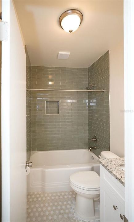 Active With Contract: $3,000 (3 beds, 2 baths, 1224 Square Feet)