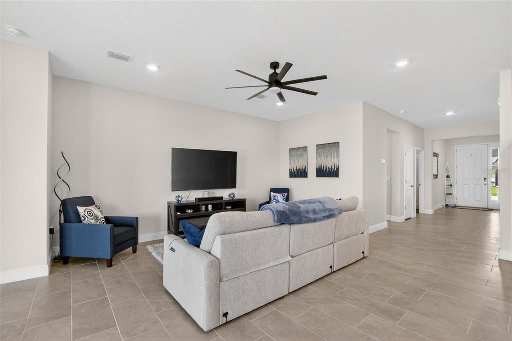 For Rent: $2,999 (3 beds, 2 baths, 2035 Square Feet)