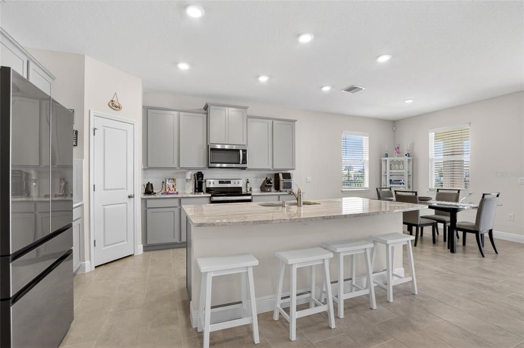 For Rent: $2,999 (3 beds, 2 baths, 2035 Square Feet)