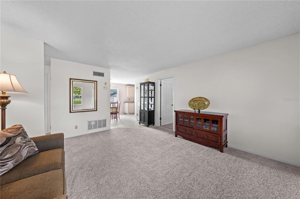 Active With Contract: $320,000 (3 beds, 2 baths, 1450 Square Feet)