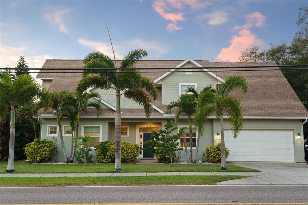 For Sale: $825,000 (4 beds, 3 baths, 2935 Square Feet)
