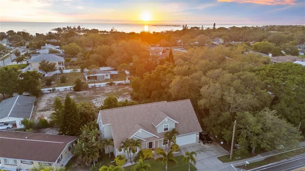 For Sale: $825,000 (4 beds, 3 baths, 2935 Square Feet)