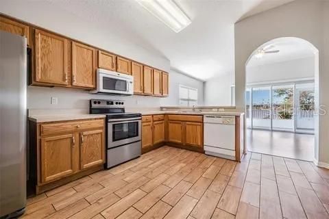 For Sale: $385,000 (3 beds, 2 baths, 1704 Square Feet)